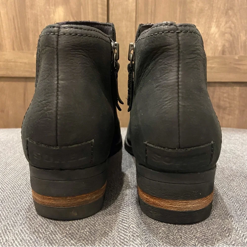 Sorel 'Lolla' Black Leather Zip Ankle Booties 9